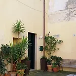 Alojamento de Acomodação e Pequeno-almoço Residenza Pizziniaco 4*