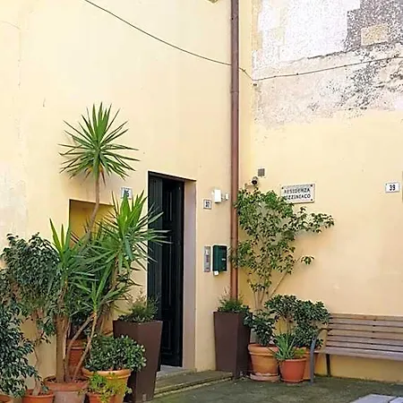 Residenza Pizziniaco Nocleg ze śniadaniem 4*